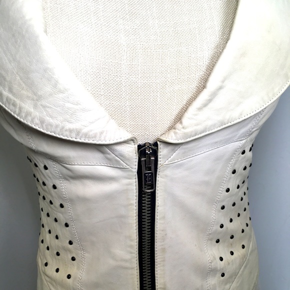 Ernte/Tiffa Novoa- leather vest w/large lapels, charcoal metal stud accents, zip - Picture 3 of 8